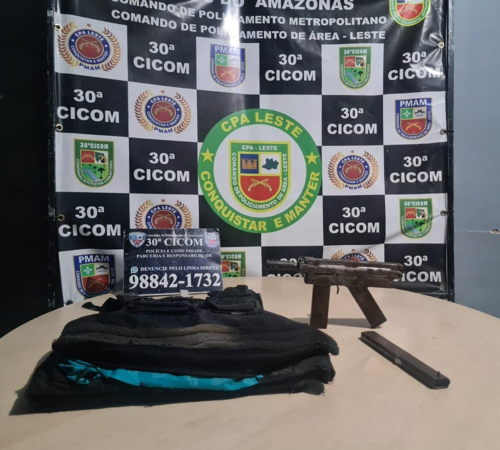 Após tiroteio em rip-rap, polícia apreende submetralhadora e colete balístico no Jorge Teixeira