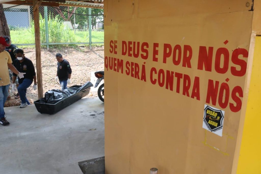 Homem morto é encontrado boiando em igarapé no bairro Aparecida