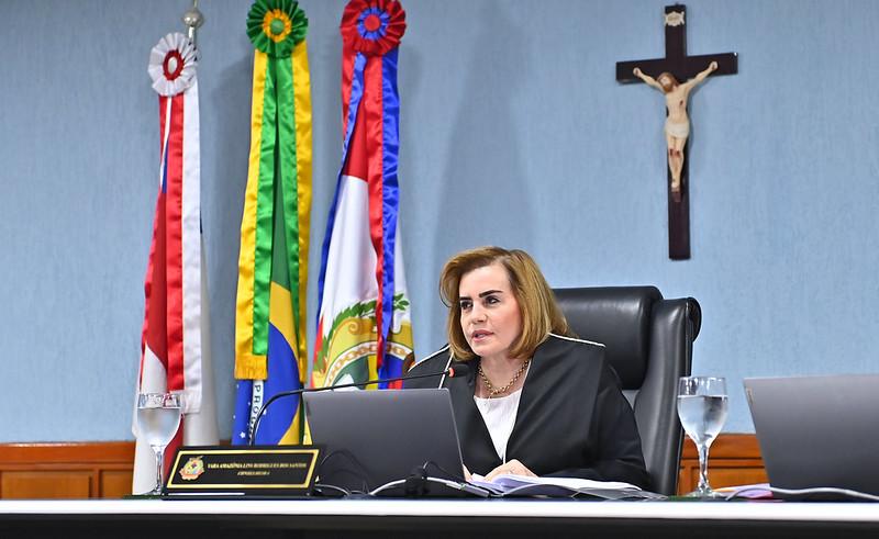 TCE-AM pede revisão de cargos