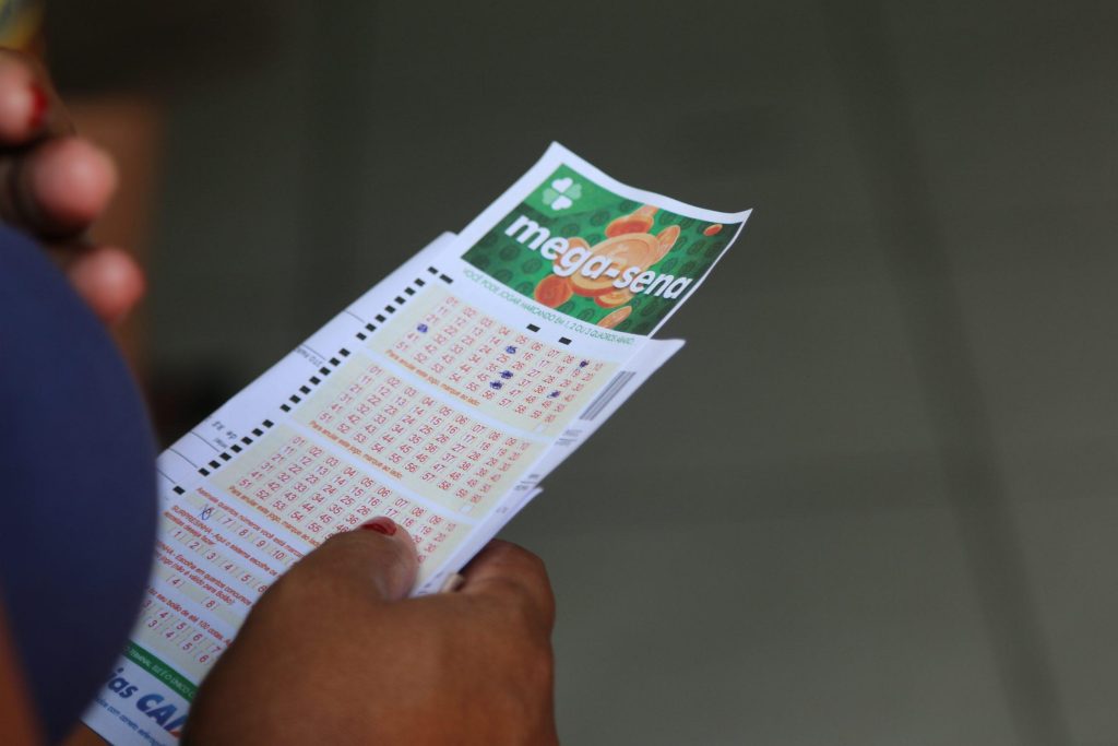 Mega-sena: confira as dezenas sorteadas neste sábado (9)