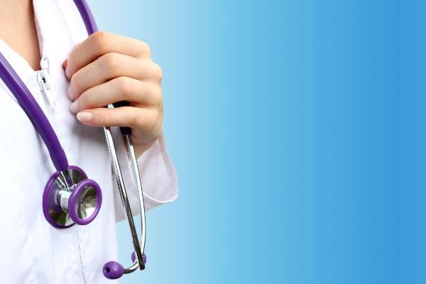 Seis em cada dez médicas já sofreram assédio no trabalho
