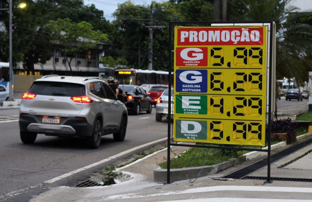 Manaus registra queda no preço da gasolina e postos vendem combutível a menos de R$ 6