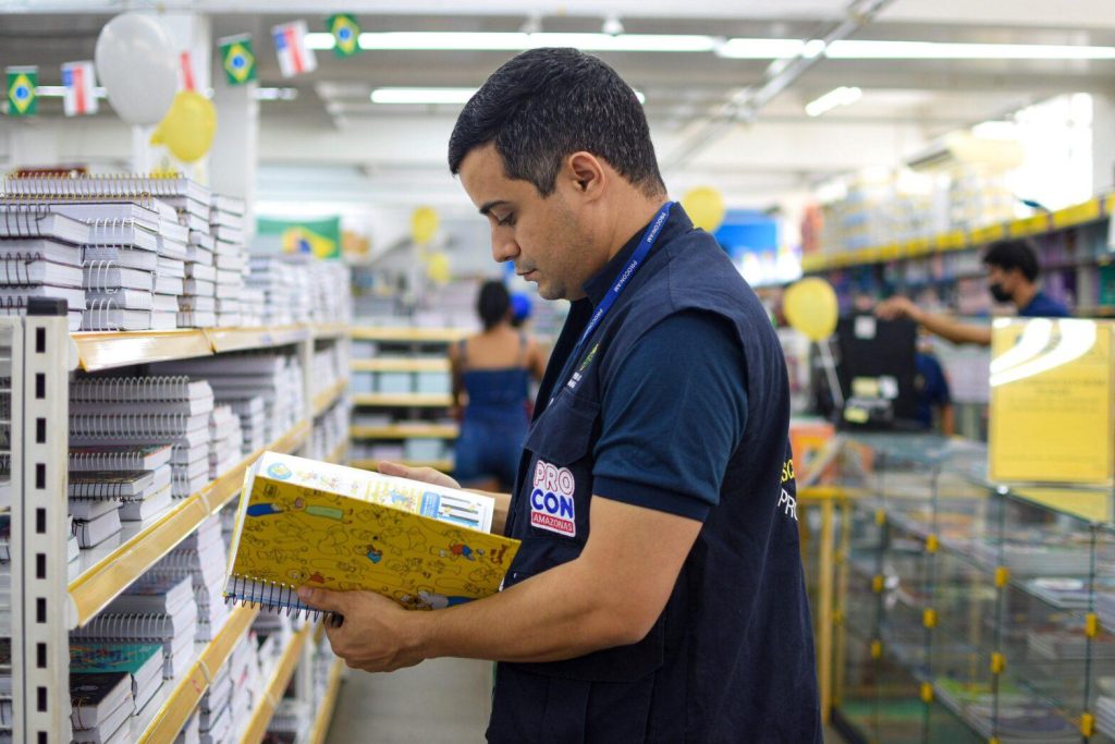 Órgãos do consumidor alertam sobre compra de material escolar e solicitações abusivas de colégios