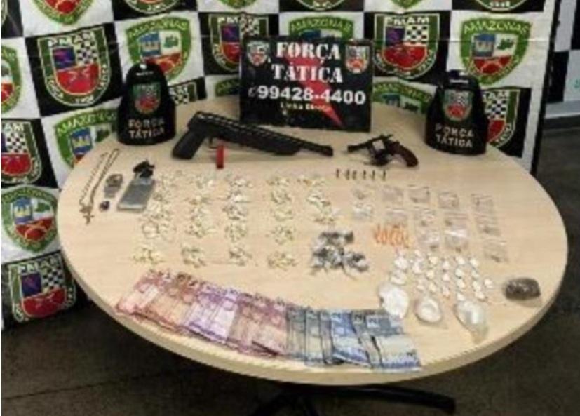 Dupla invade hotel no Centro de Manaus para atacar rivais e acaba presa com drogas e armas