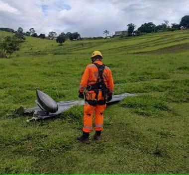 Avião cai em Minas Gerais e deixa sete mortos