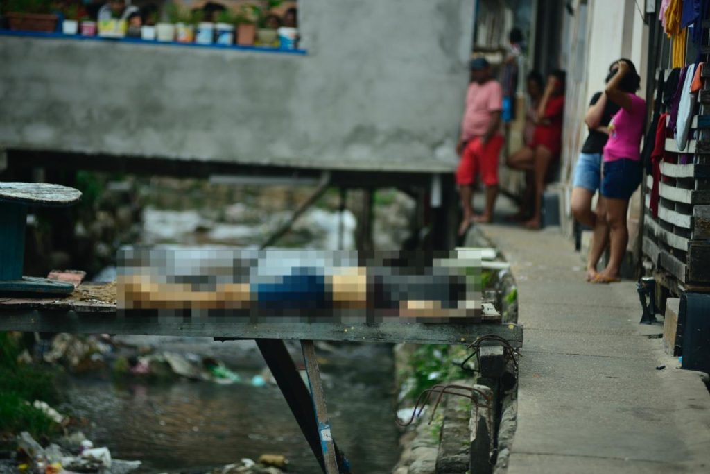 Corpo de jovem é encontrado em área de rip-rap no bairro Compensa 2