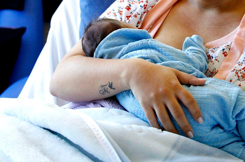 Mães e pais de recém-nascidos com deficiência poderão ter licenças ampliadas