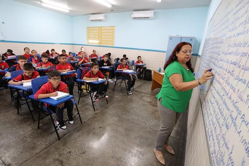 Mais de 400 mil alunos voltam às aulas no Amazonas