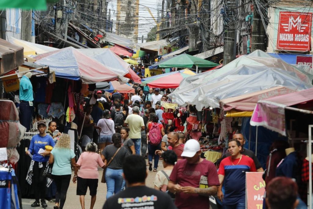 Varejo no Amazonas cresceu quase o dobro da média nacional em 2023