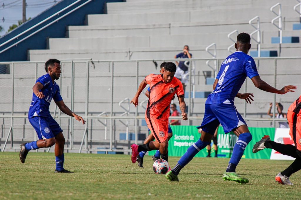 São Raimundo vence Manauara com dois gols de Dedê e avança à semifinal do Barezão