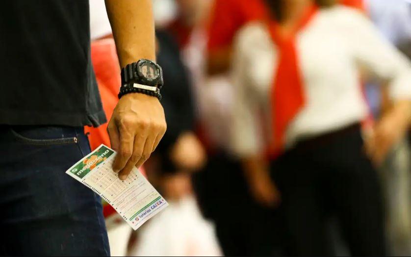 Mega-Sena acumula e prêmio sobe para R$ 120 milhões