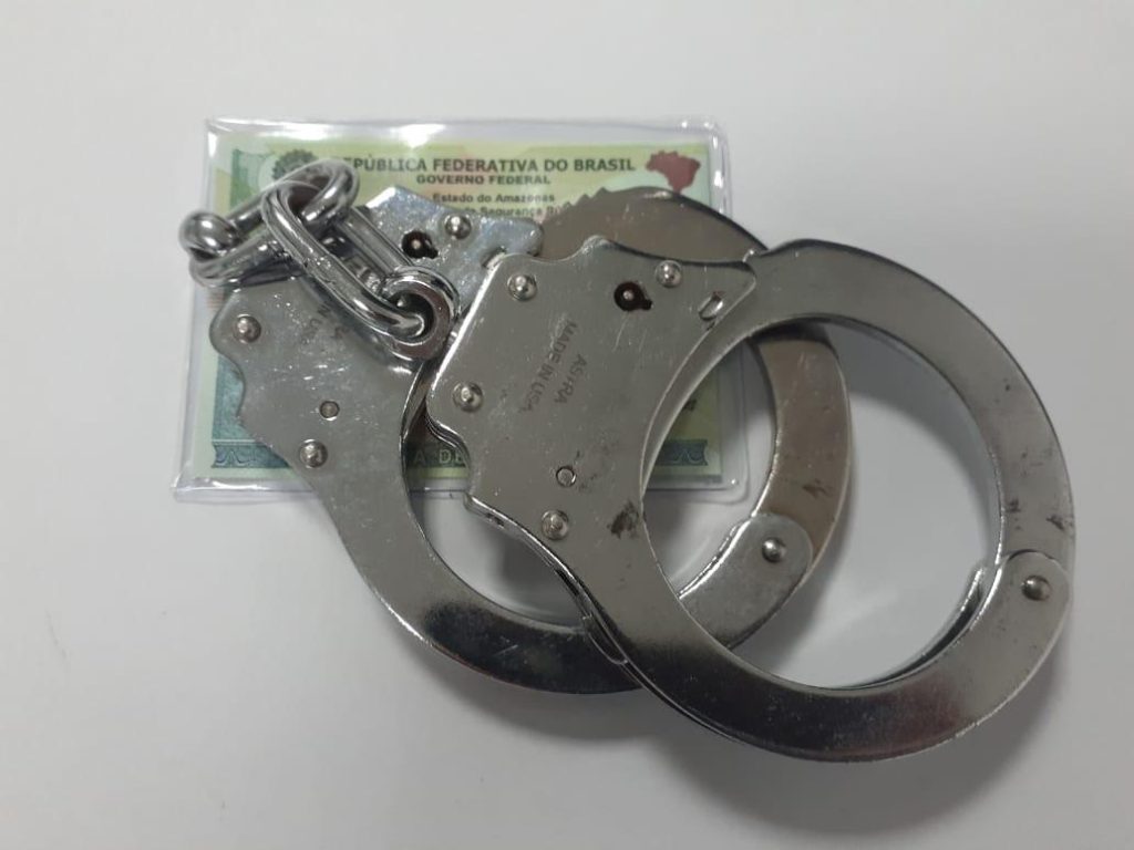 Procurado por roubo é preso ao solicitar Carteira de Identidade Nacional