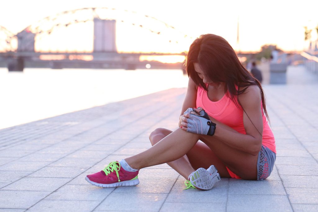 Dor no joelho ao correr: como evitar?