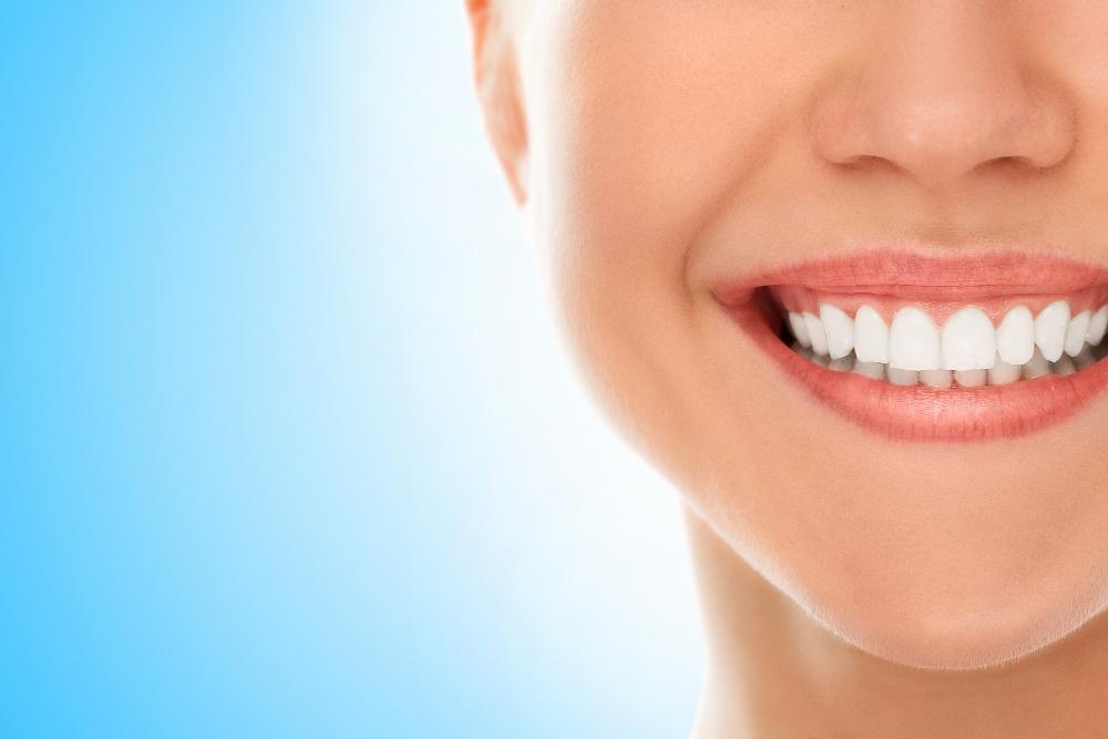Clareamento dental: realmente dói? Entenda tudo