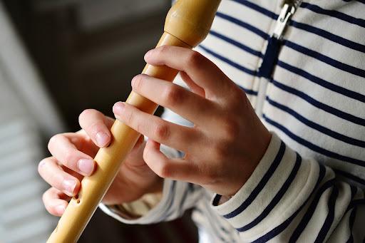 Instituto abre inscrições para cursos de Flauta Soprano e Violão Popular, no bairro Flores
