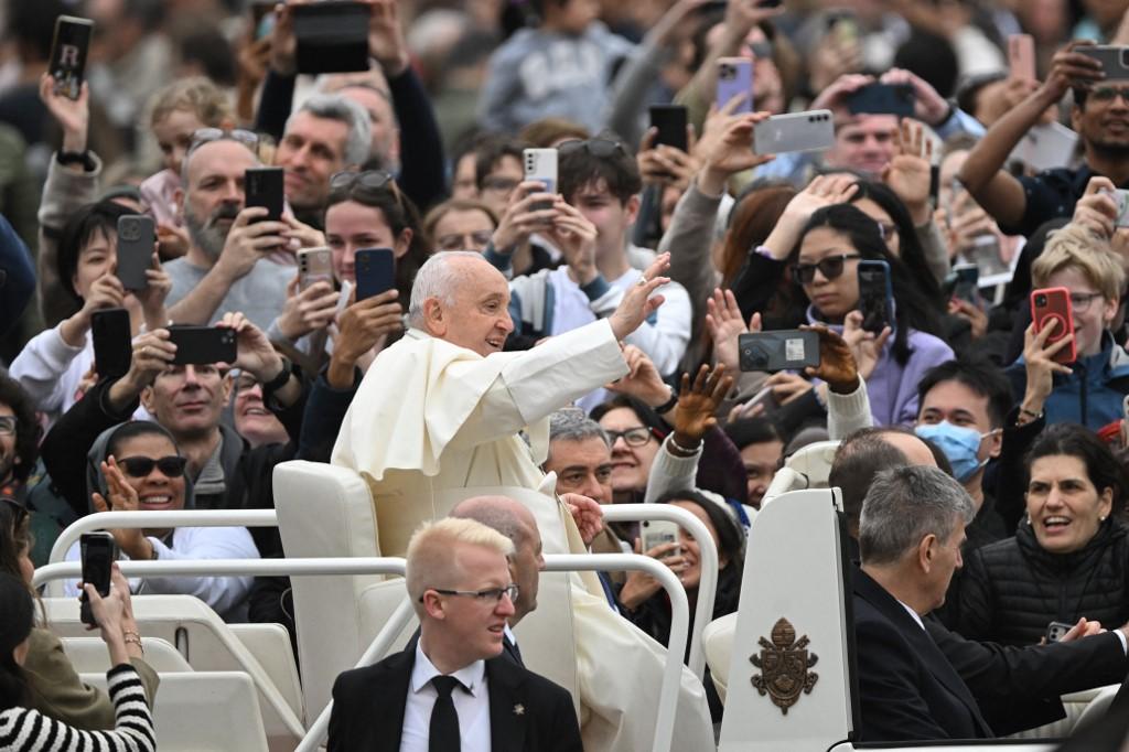 Papa Francisco defende a paz na mensagem de Páscoa