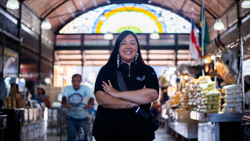 Chef de cozinha indígena, Edith Jhonson diz que comida tem que ser feita com amor