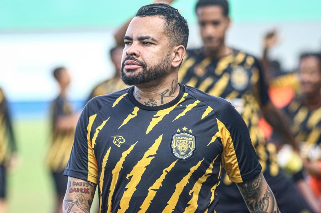 Amazonas FC oficializa a contratação do atacante Dentinho