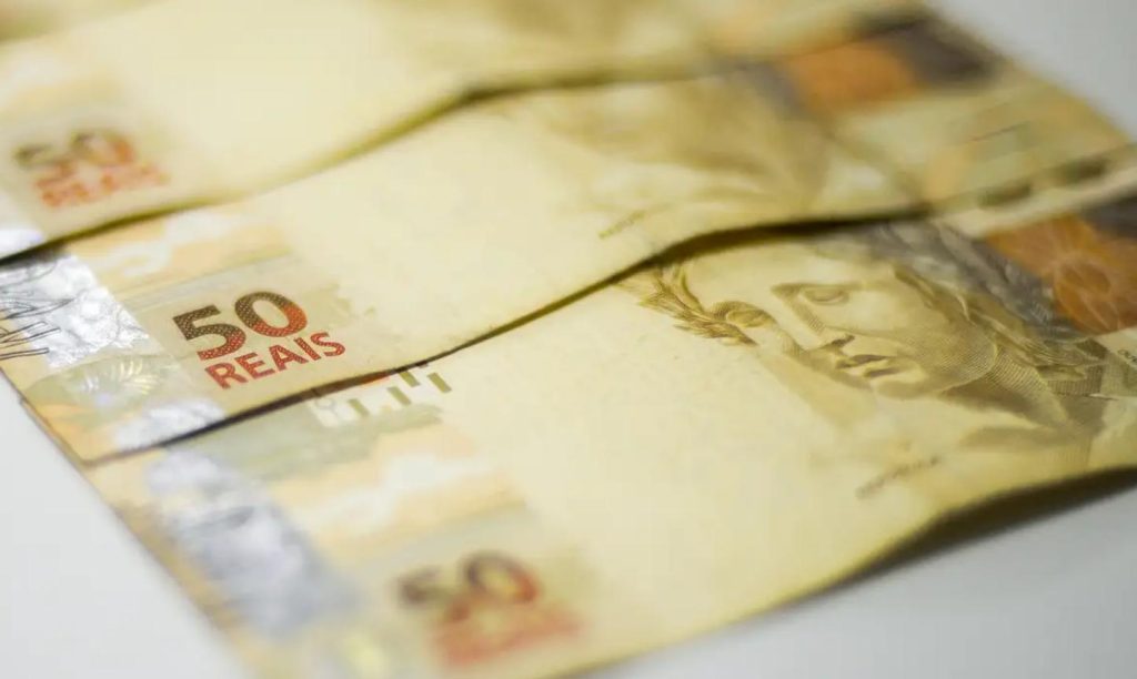 INSS começa a pagar 13º antecipado a quem recebe acima do mínimo
