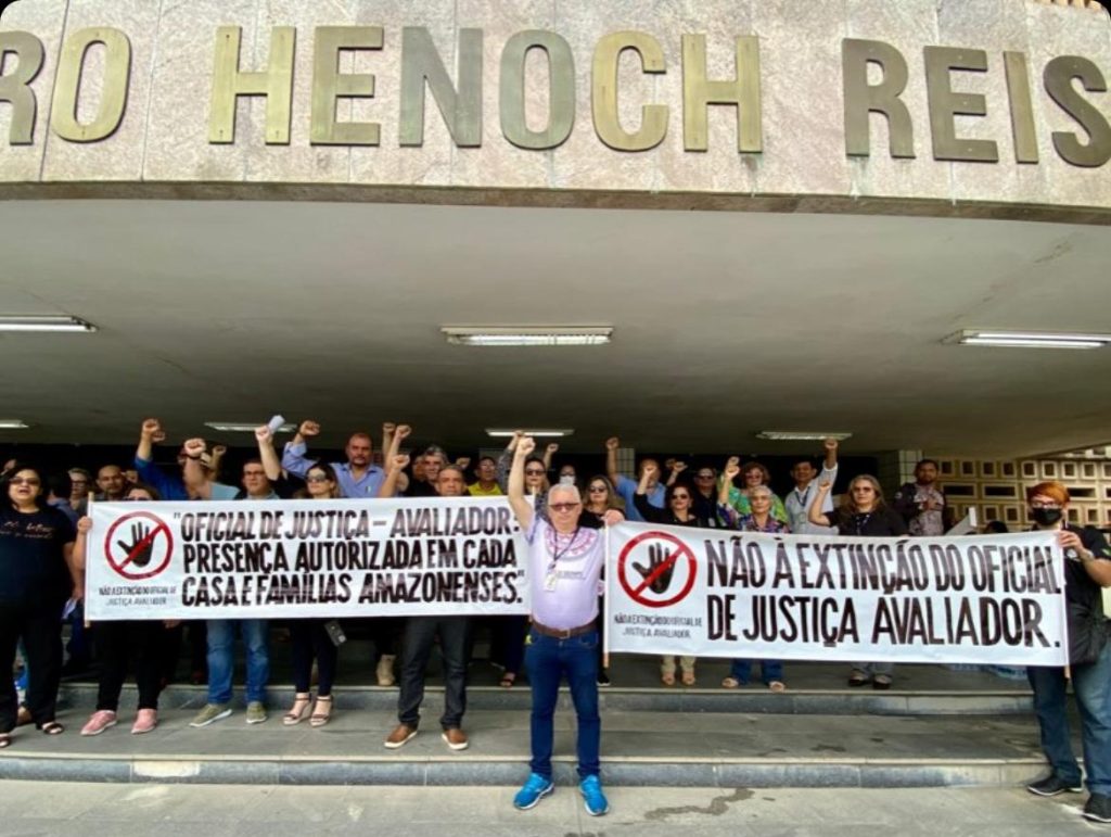 Servidores do TJAM protestam contra projeto que cria 400 cargos de indicação