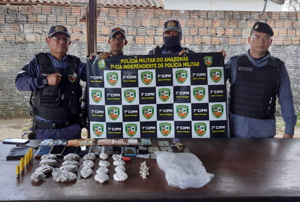 Trio é preso com drogas em beco de Presidente Figueiredo