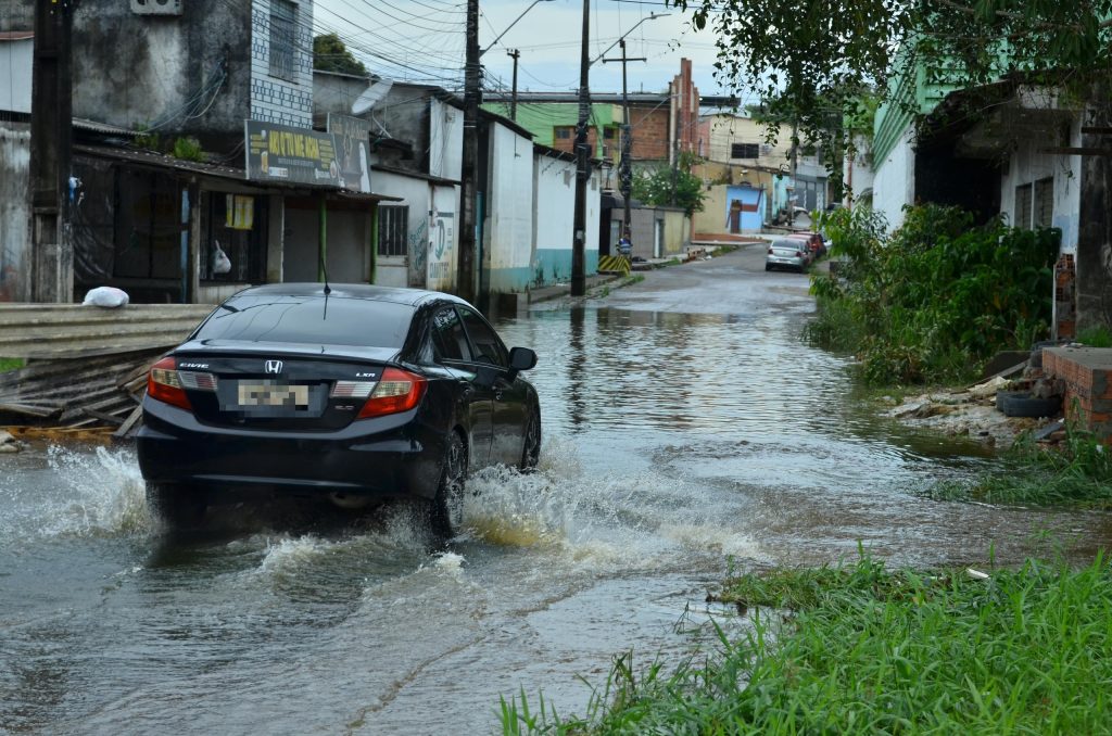 Moradores da Sharp relatam prejuízos com forte chuva