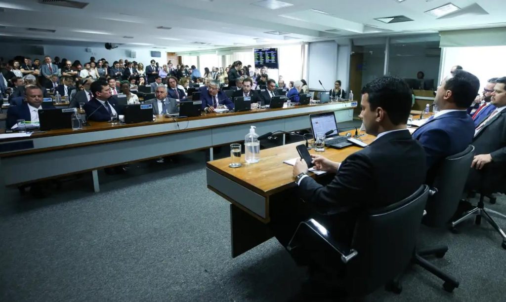 CCJ aprova aumento de cotas raciais para concurso público