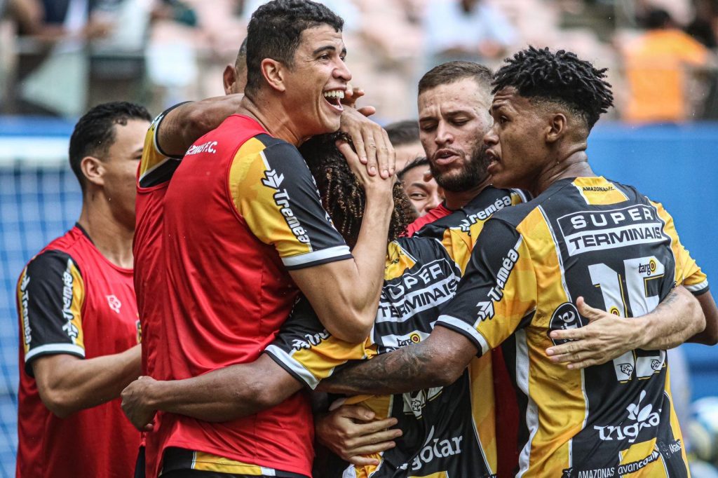 Amazonas supera Santos e conquista primeira vitória na Série B