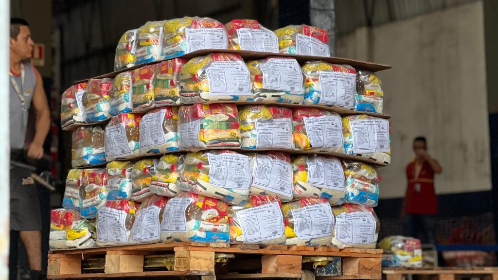 Campanha solidária doa meio milhão em cestas básicas para instituições beneficentes