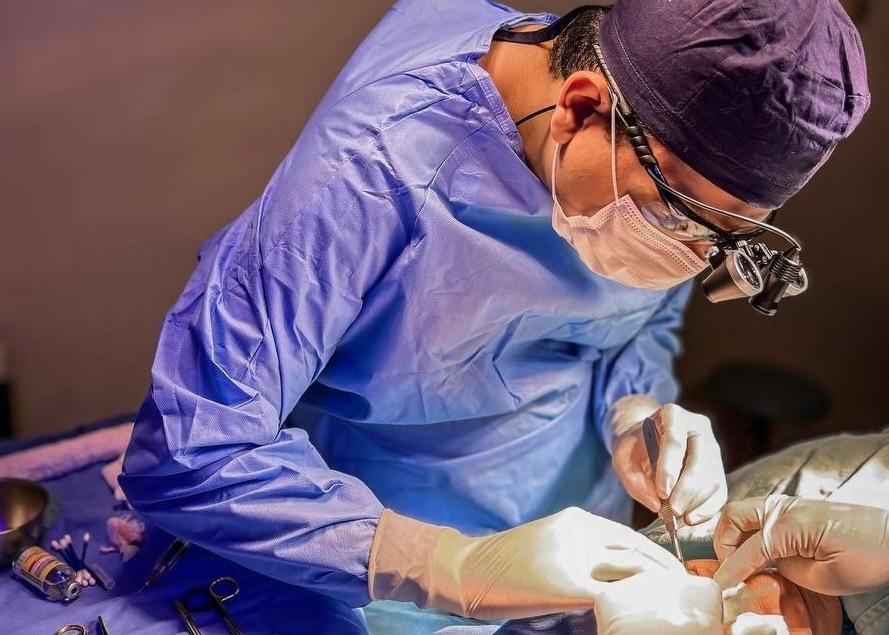 Cirurgião plástico amazonense explica sobre cirurgia redutora de mamas