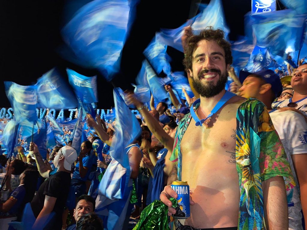 ‘Escolhido pelo Caprichoso’: engenheiro de SP prestigia Festival de Parintins pela primeira vez