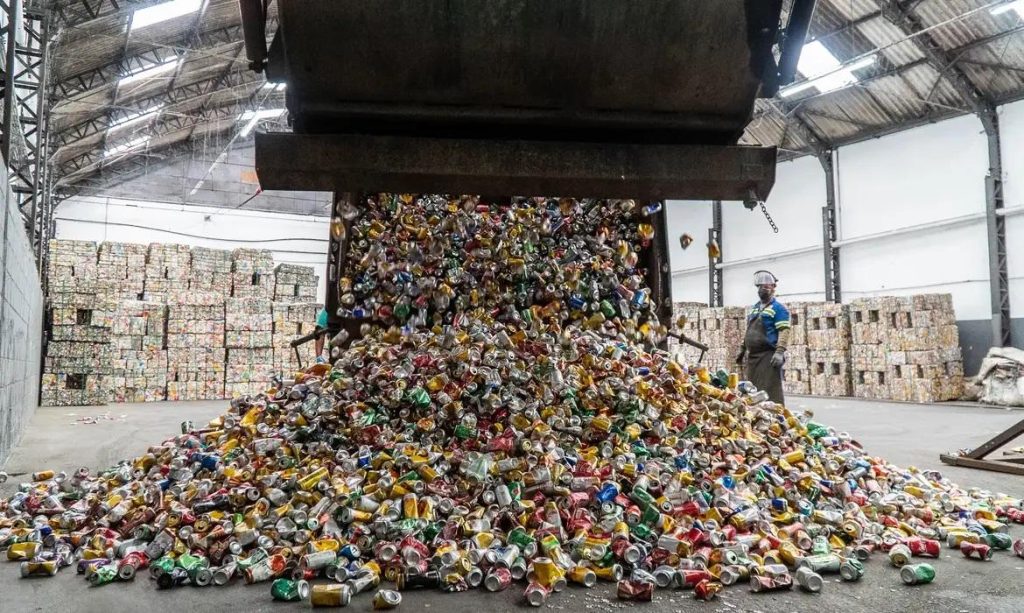 Indústria de Plástico Reciclado Renova Modelo de Negócio