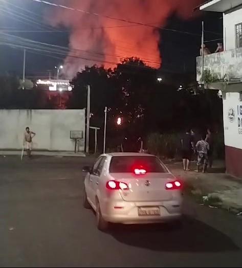 Casas pegam fogo no bairro Santo Agostinho