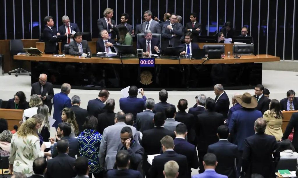 Atrasar Projeto de Lei Complementar é a melhor estratégia