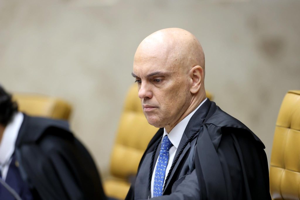 Moares retira sigilo de áudio de conversa de Bolsonaro