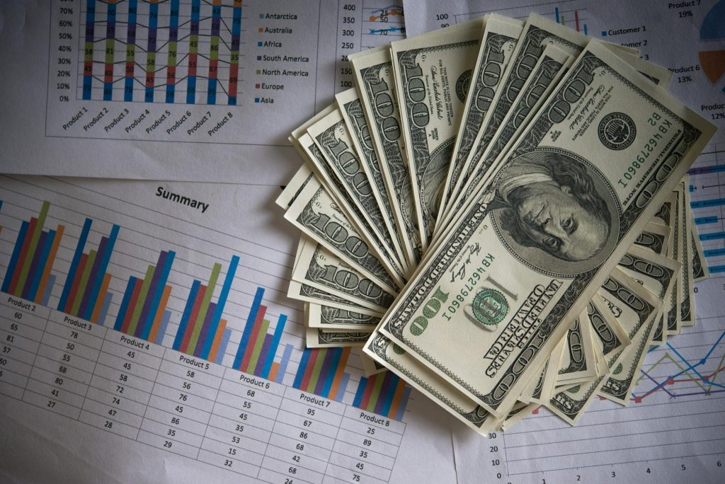 Dólar sobe para R$ 5,48 influenciado por Japão e China