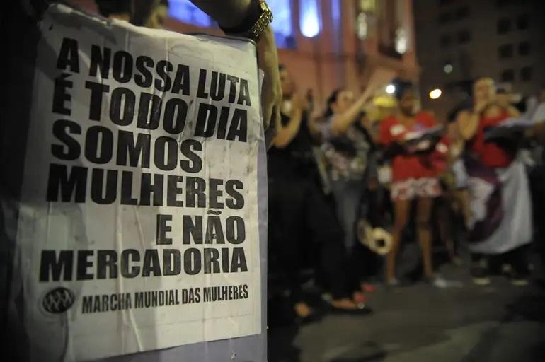 Mulheres são vítimas de todas as violências