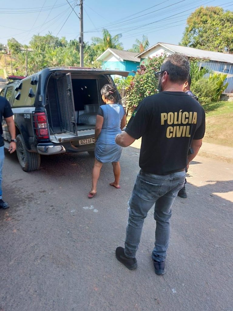 Avó é presa por torturar e agredir a neta de 5 anos