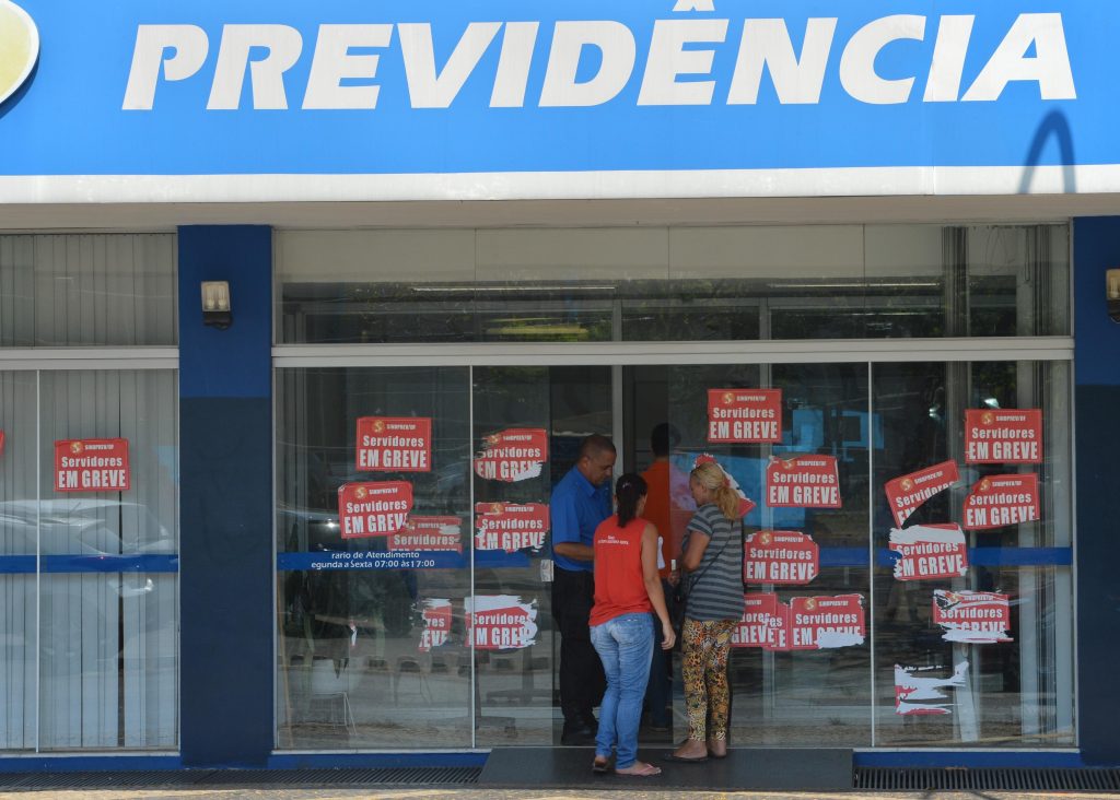 Servidores do INSS aderem à greve a partir dessa quarta-feira (31)