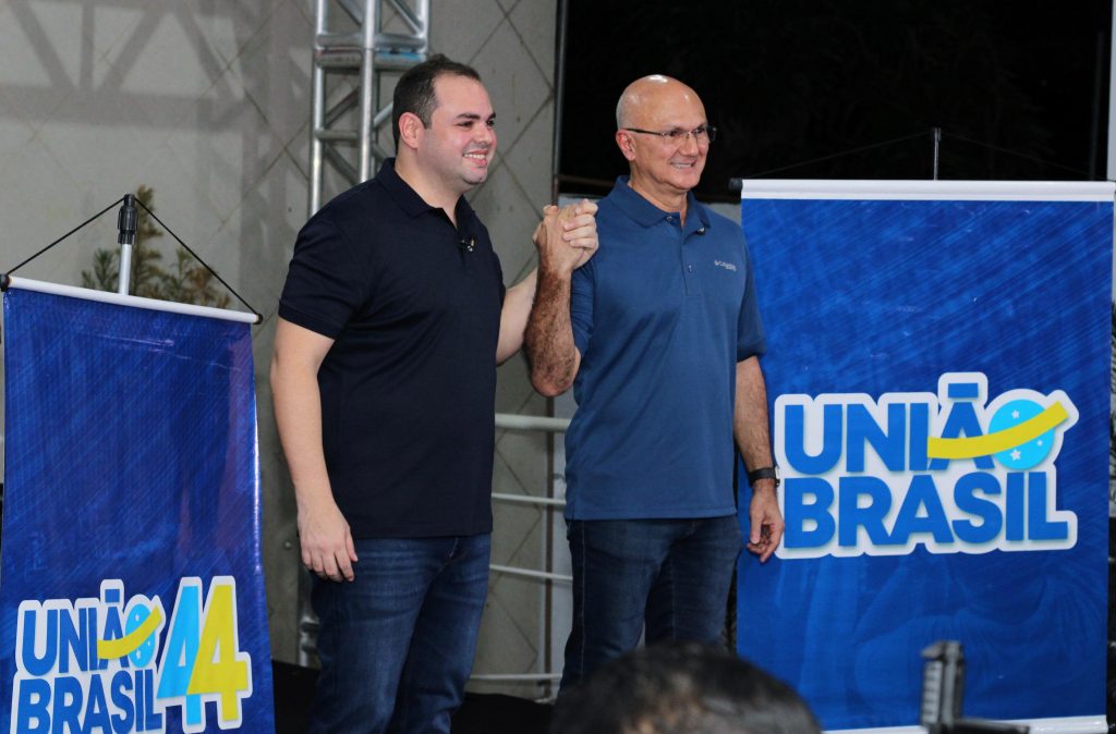 Roberto Cidade anuncia Coronel Menezes como vice