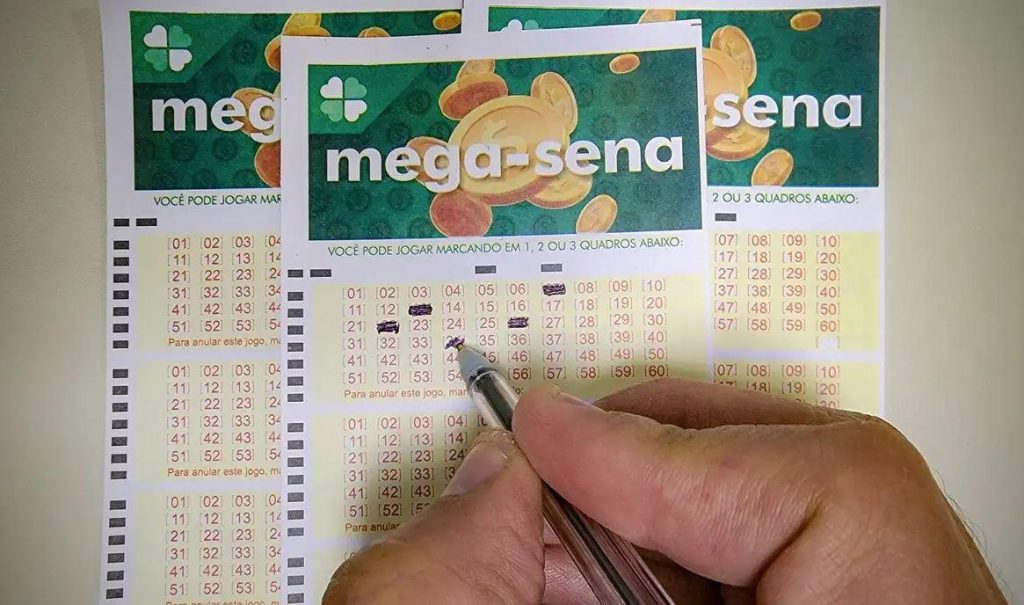 Mega-Sena: ninguém acerta dezenas, e prêmio acumula em R$ 12 milhões