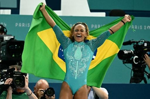 Rebeca Andrade é ouro no solo da ginástica em Paris