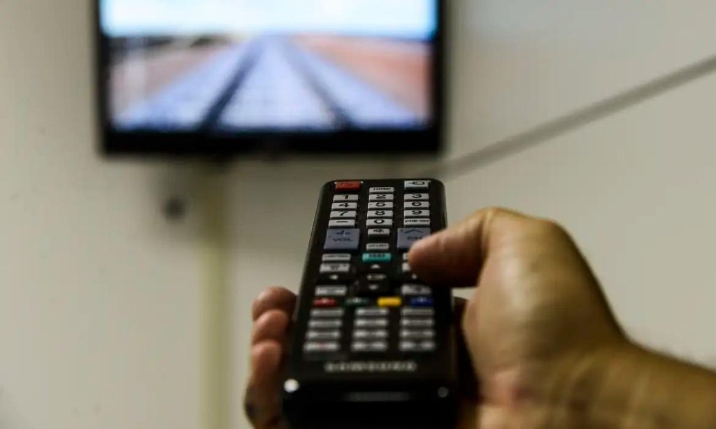 Presença de TV diminui e 42,1% dos lares com o aparelho têm streaming