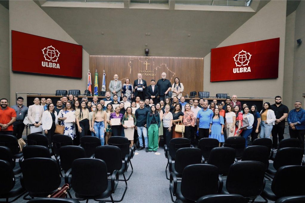 Universidade ULBRA recebe homenagem pelos 52 anos