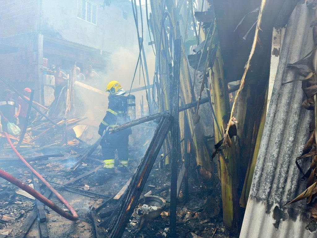 Em Manaus, Corpo de Bombeiros combateu mais de 30 incêndios no fim de semana