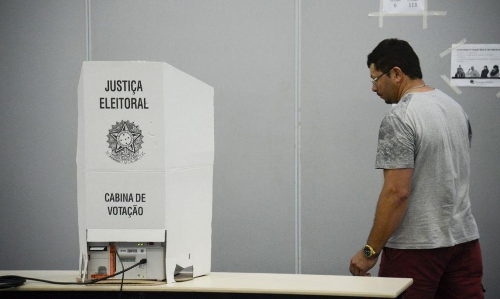 Dez candidatos vão às urnas com pendências