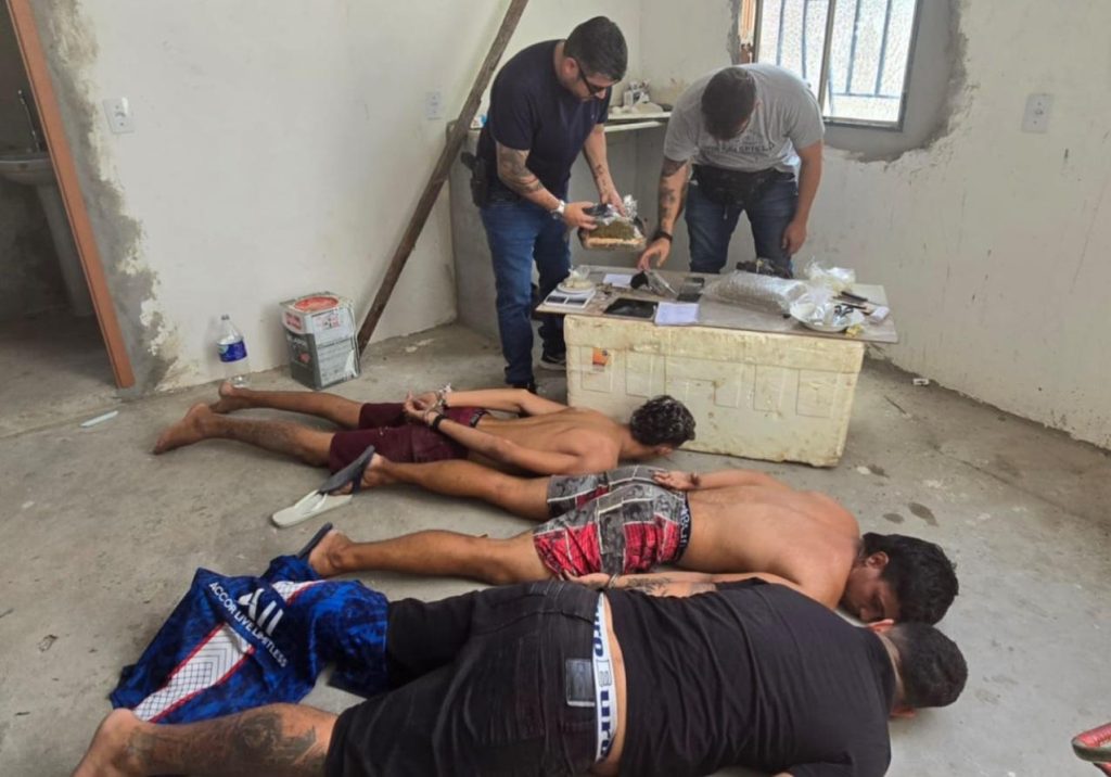 Bando é preso com arma e 40 kg de drogas na zona norte de Manaus