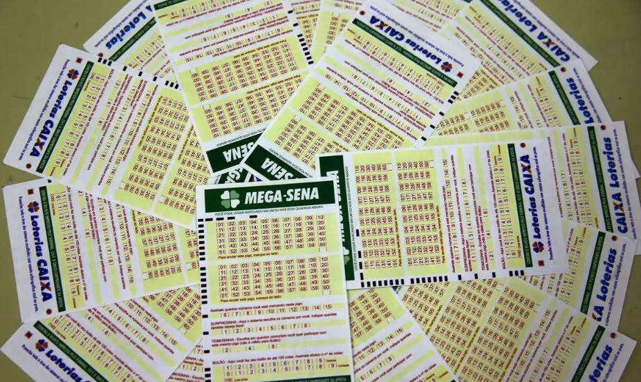 Mega-Sena acumula e prêmio sobe para R$ 127 milhões