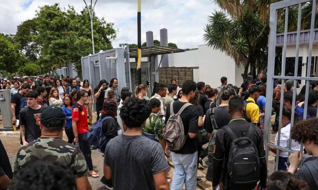 Enem 2024: tema da redação é atual e apropriado, avaliam professores