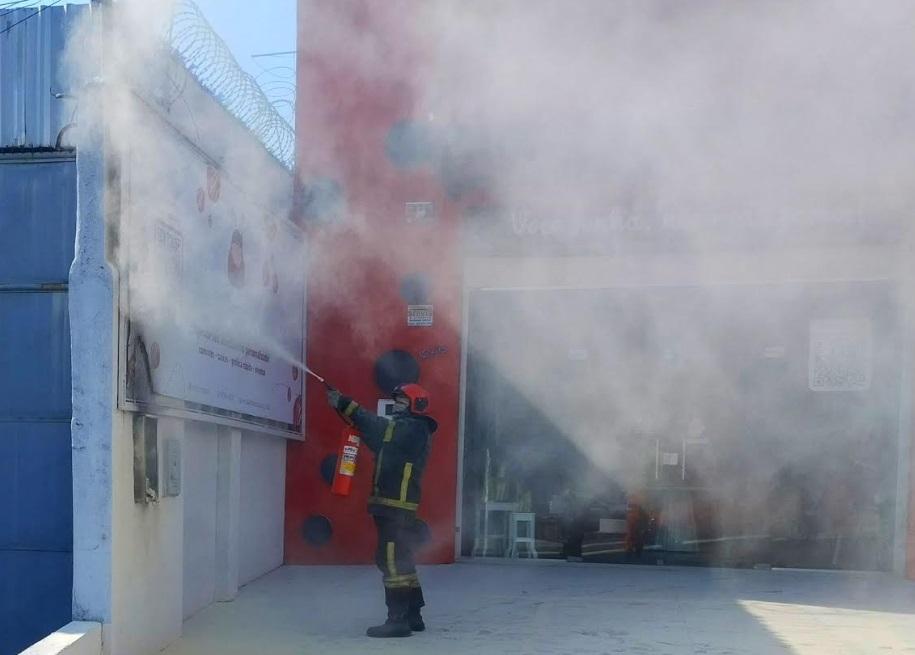 Incêndio atinge papelaria no bairro Praça 14